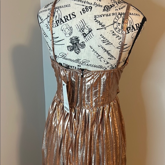 Boohoo Gold Ribbed Pleated Midi Dress - Picture 9 of 12